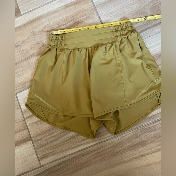 New without tags  Lululemon Athletica  Hotty Hot Low Rise Short size 2 - Picture 5 of 10